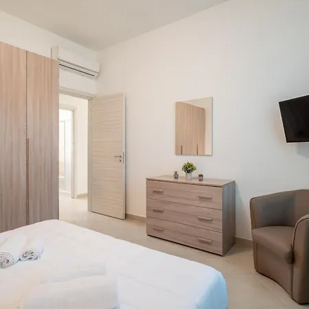 Icaro With A Beautiful Pool Apartmanhotel *