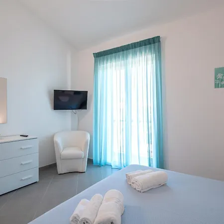 Apartmanhotel Icaro With A Beautiful Pool SantʼAgata di Militello