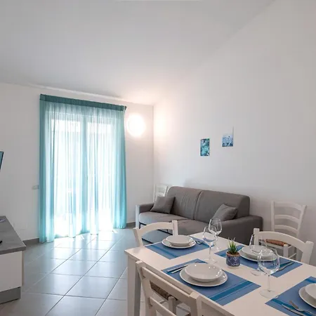 Icaro With A Beautiful Pool Apartmanhotel
