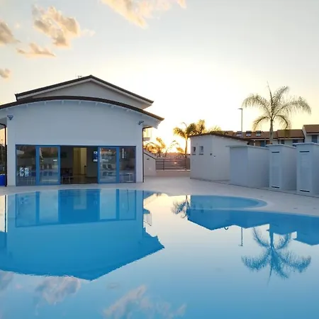 Icaro With A Beautiful Pool 圣亚加塔·迪·米利特