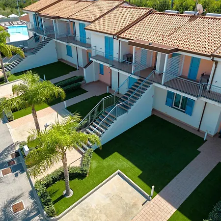 公寓式酒店 Icaro With A Beautiful Pool 圣亚加塔·迪·米利特