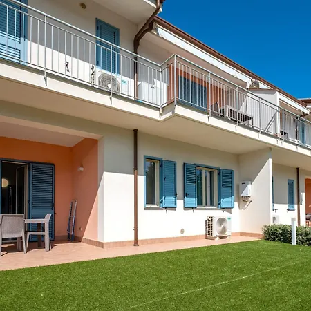 Icaro With A Beautiful Pool 公寓式酒店 圣亚加塔·迪·米利特