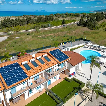 Icaro With A Beautiful Pool 圣亚加塔·迪·米利特