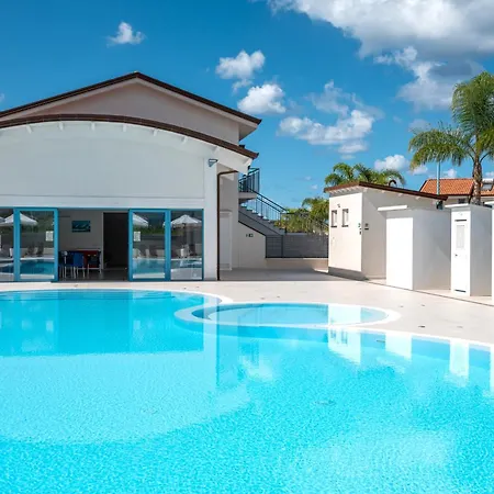 Icaro With A Beautiful Pool 公寓式酒店 圣亚加塔·迪·米利特