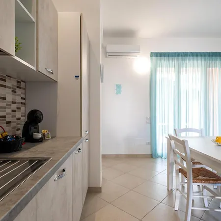 Icaro With A Beautiful Pool 公寓式酒店 4*