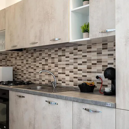 公寓式酒店 Icaro With A Beautiful Pool 圣亚加塔·迪·米利特